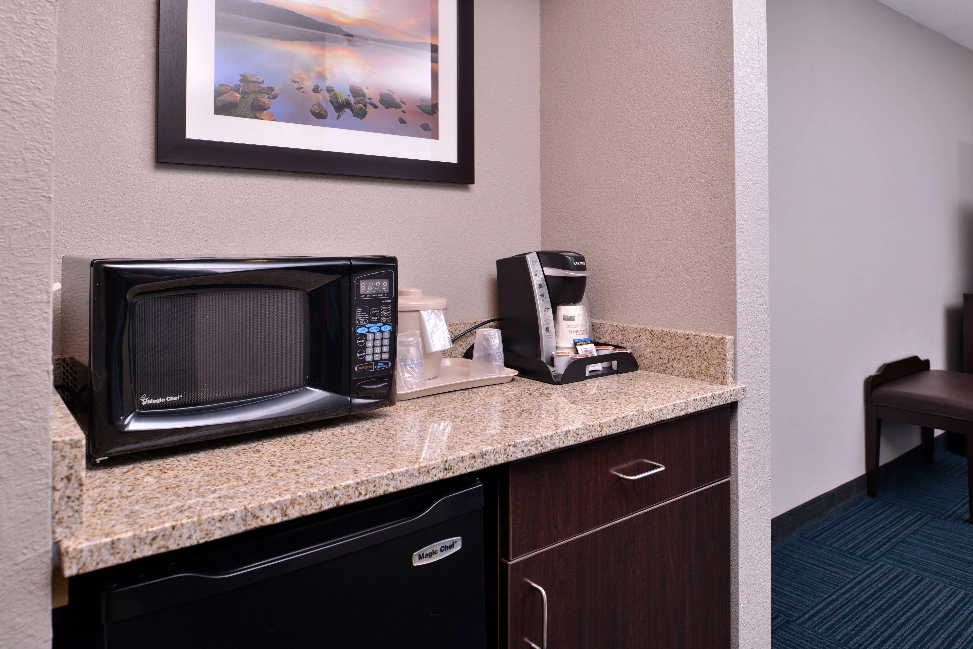 Best Western Hartford Hotel And Suites Exterior foto