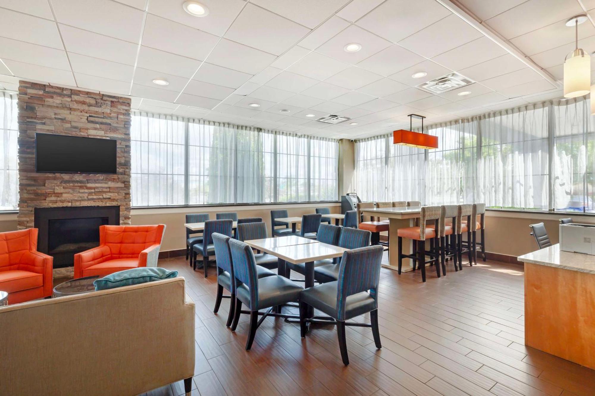 Best Western Hartford Hotel And Suites Exterior foto