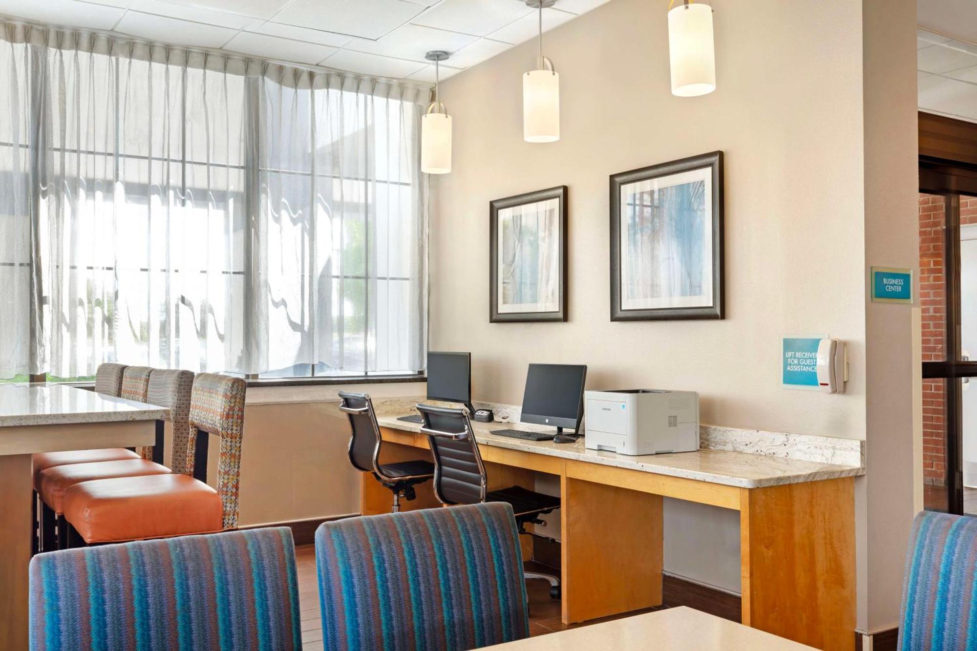 Best Western Hartford Hotel And Suites Exterior foto